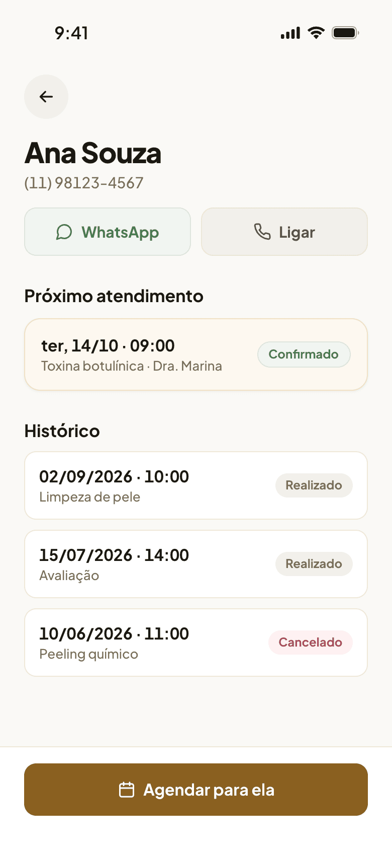 Ficha da paciente no app do Cliniker, com botões de WhatsApp e ligação